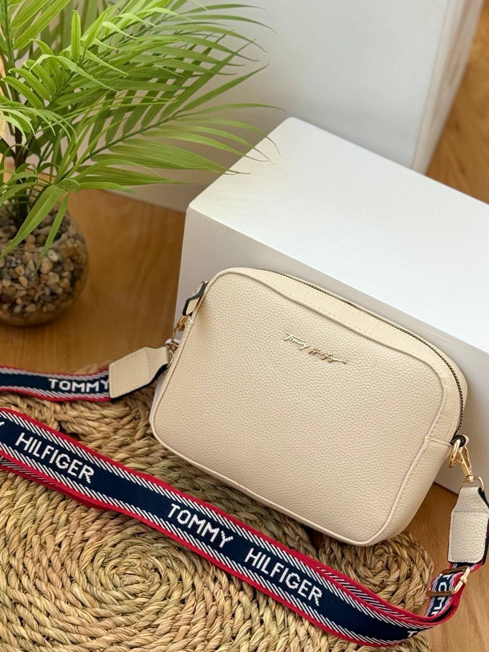 Tommy Hilfiger Crossbody Bag