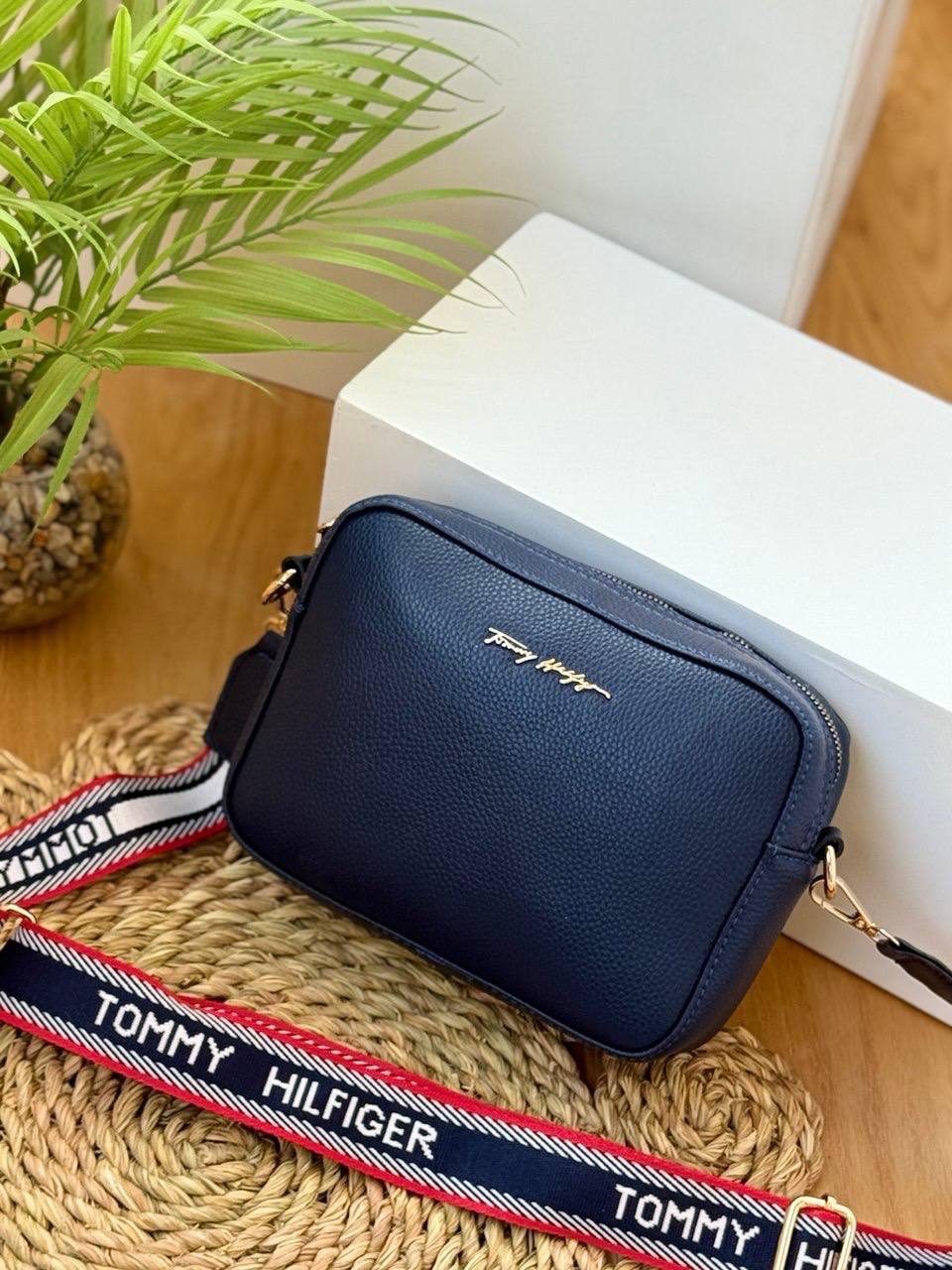 Tommy Hilfiger Crossbody Bag