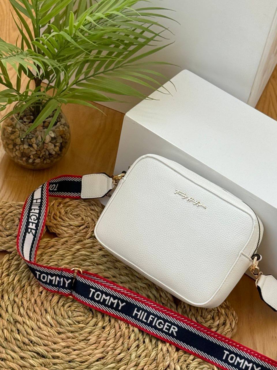 Tommy Hilfiger Crossbody Bag