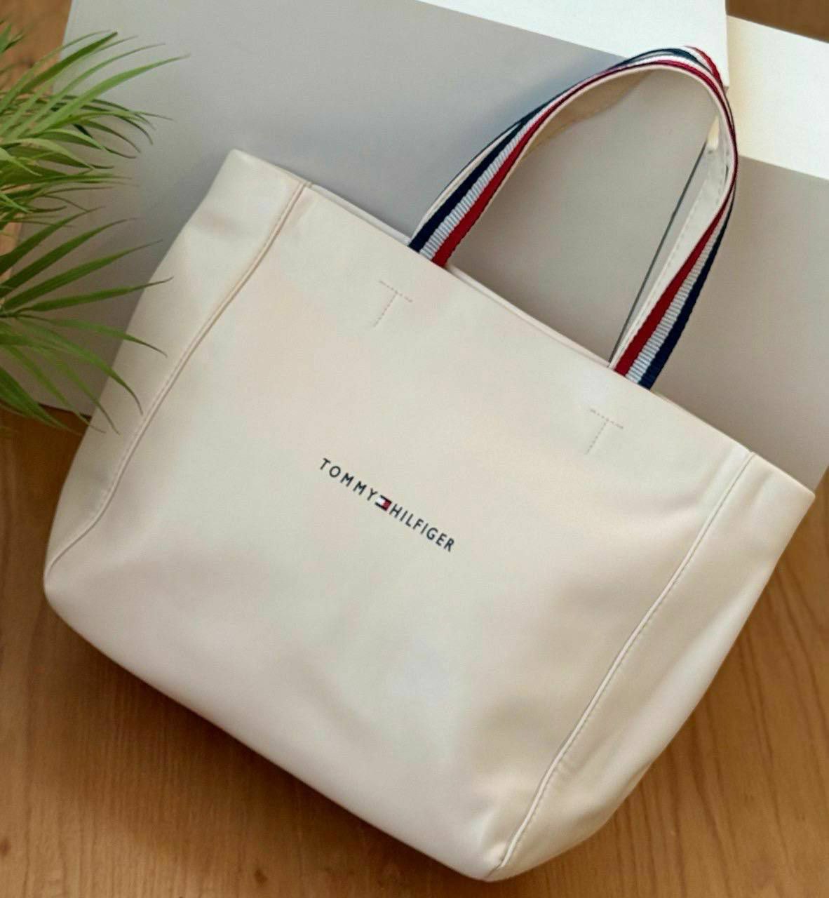 Tommy Hilfiger Plain Tote Bag