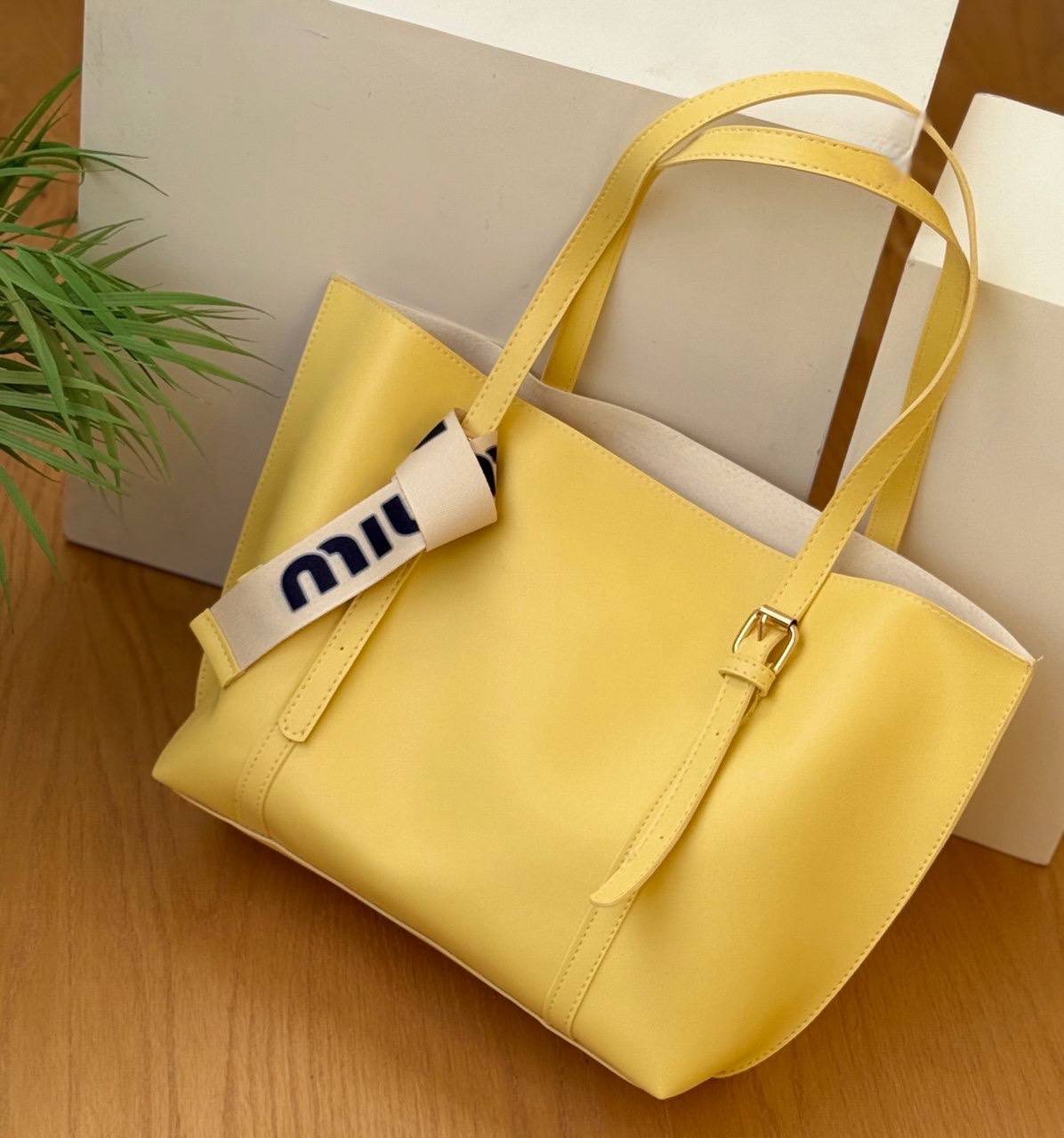 MIU MIU Plain Tote/Hand Bag
