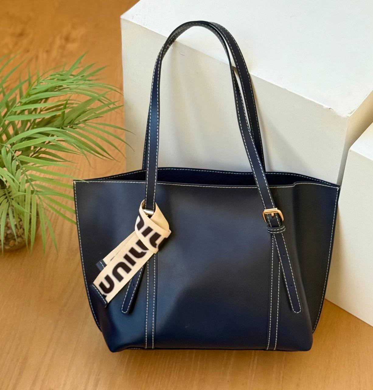 MIU MIU Plain Tote/Hand Bag