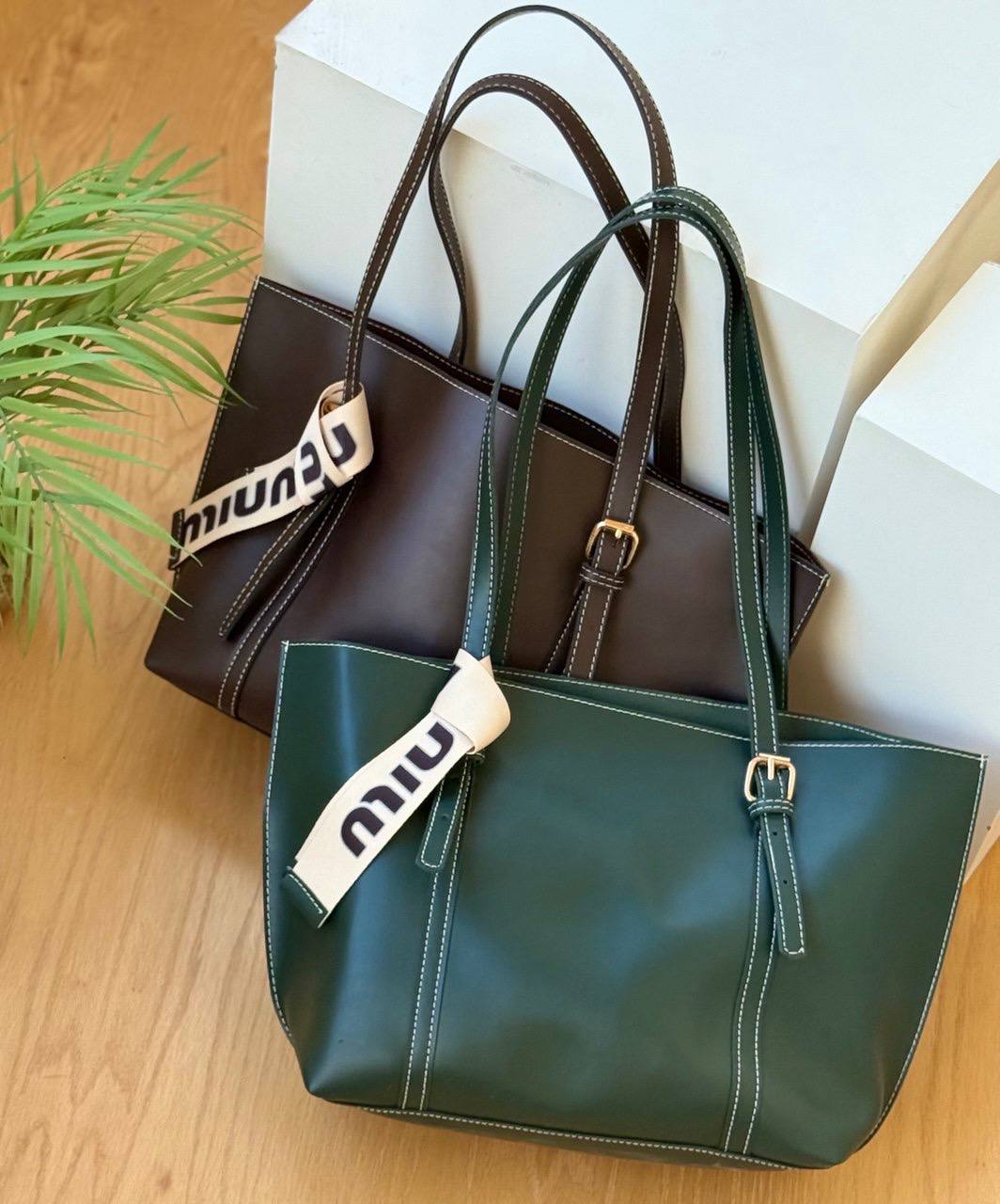 MIU MIU Plain Tote/Hand Bag