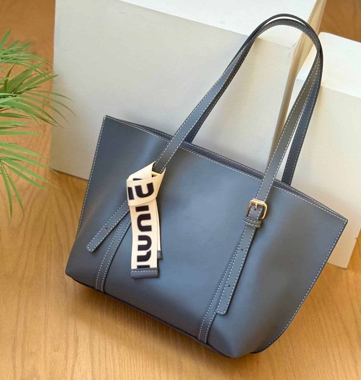 MIU MIU Plain Tote/Hand Bag