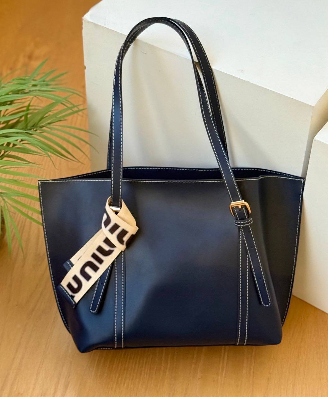 MIU MIU Plain Tote/Hand Bag