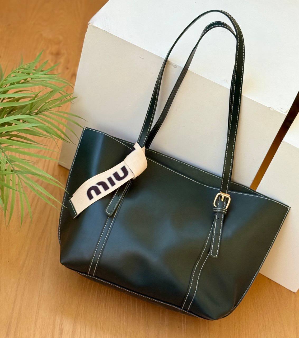 MIU MIU Plain Tote/Hand Bag