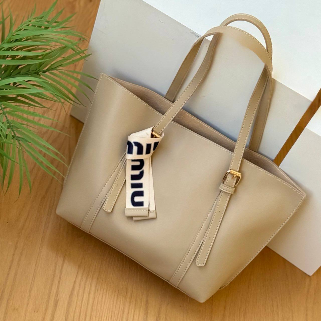 MIU MIU Plain Tote/Hand Bag