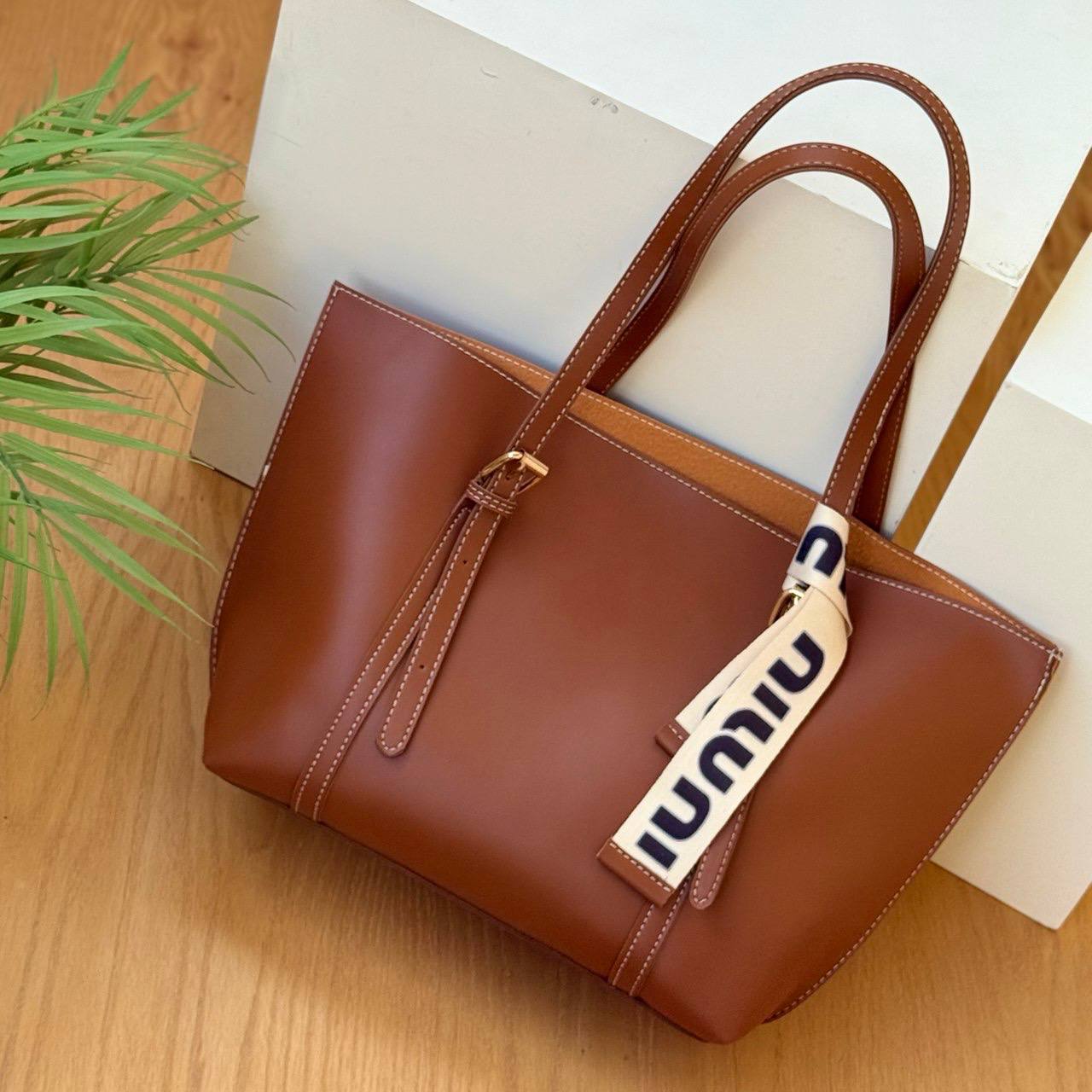 MIU MIU Plain Tote/Hand Bag