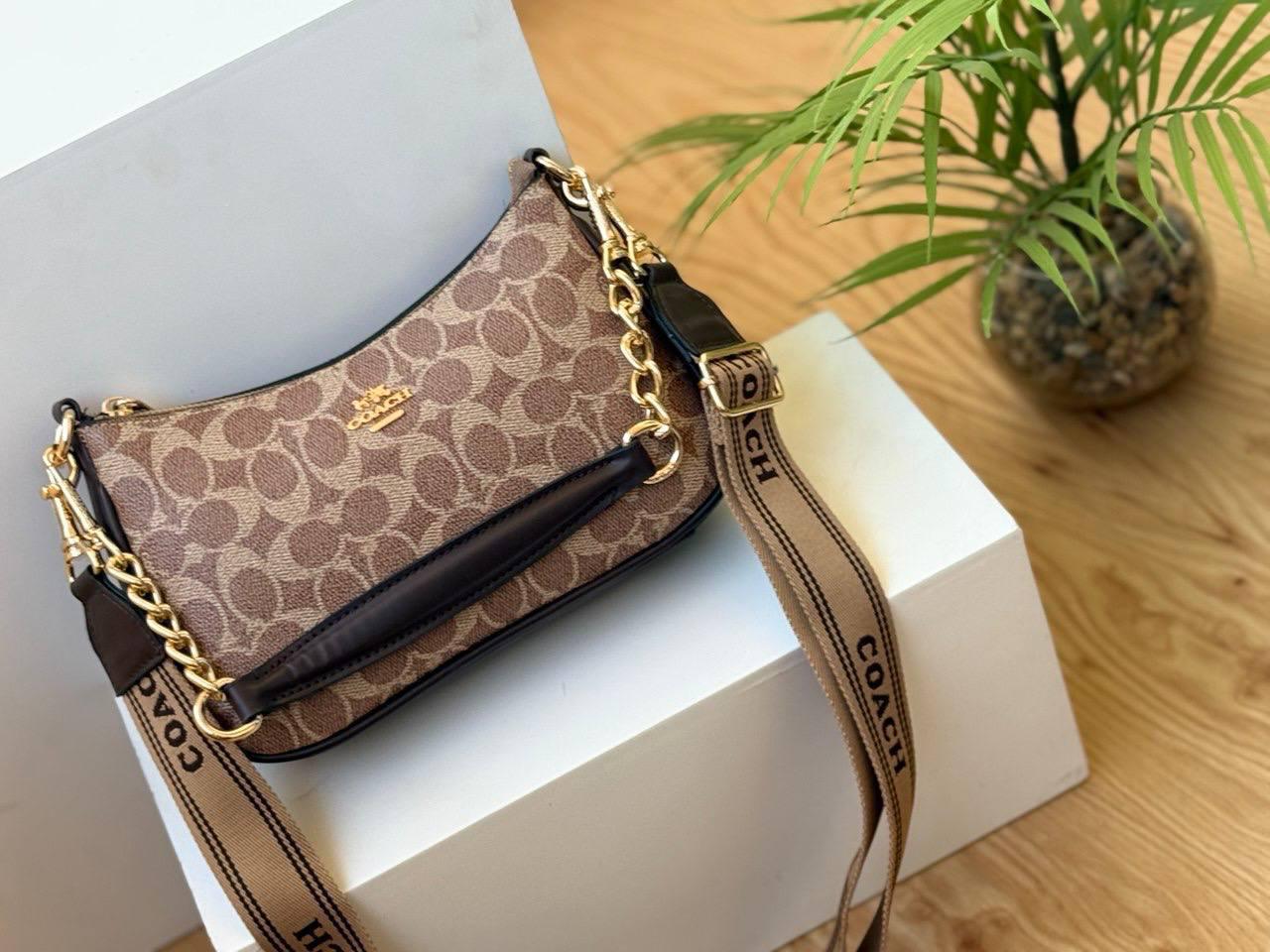 Coach Chains Cross/Hand Bag