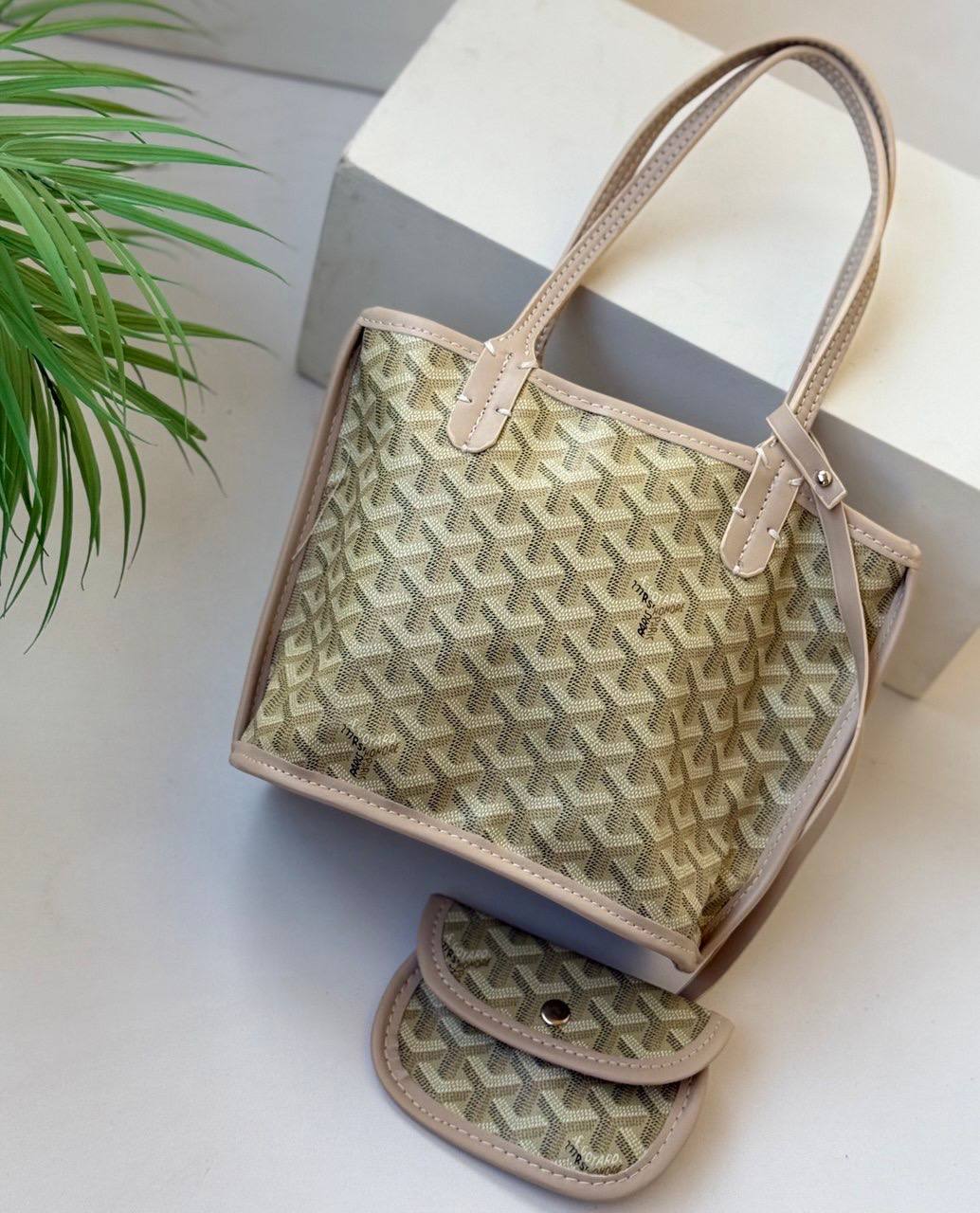 Medium Goyard Hand Bag
