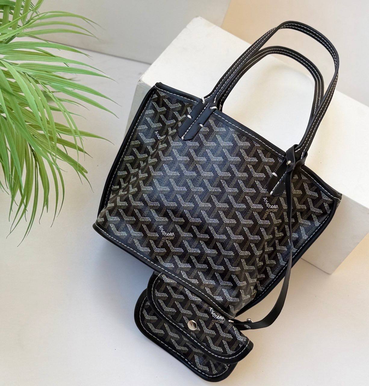 Medium Goyard Hand Bag